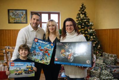 Bridge Academy předala vánoční dárky dětem z Dětského domova Tuchlov